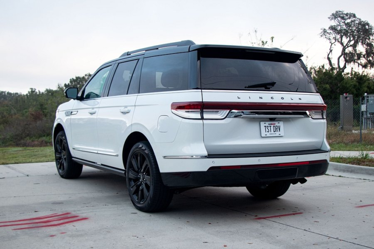 2025 Lincoln Navigator Release Date, Price & Features [Update]